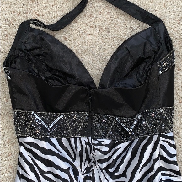 🦓 Zebra Prom Dress - Picture 6 of 8
